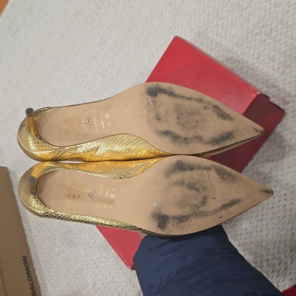 CARRANO Natalia Leather Pump. Size 7. 2.75-inch heels. - Picture 6 of 6